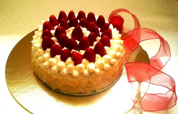 Fehércsokis_epertorta_1
